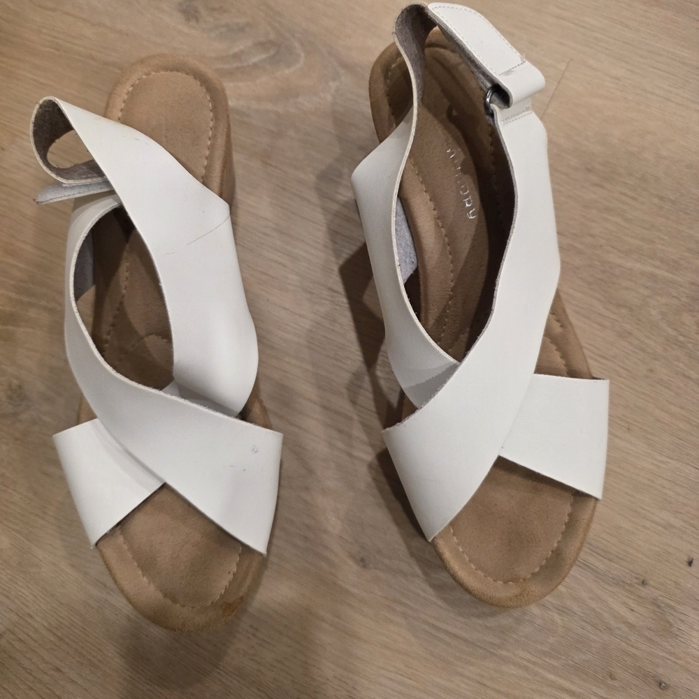 Chinese Laundry White Leather Cross-Strap Sandals